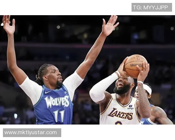 亚当斯防挡拆表现出色每回合失分仅067分与艾顿并列中锋第二佳